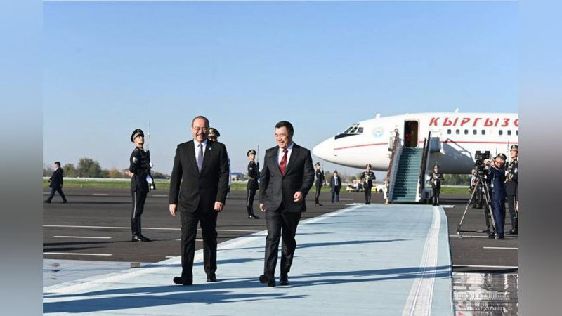 Изрображение 'Садыр Жапаров прибыл в нашу страну'