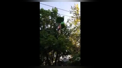 Изрображение 'В ПАРКЕ АТТРАКЦИОНОВ В США ДЕВОЧКА СОРВАЛАСЬ С СЕМИМЕТРОВОЙ ВЫСОТЫ (ВИДЕО)'