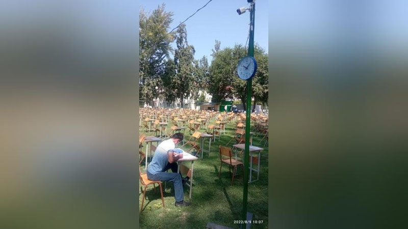 'Andijonda javob varaqasini o`z vaqtida topshirmagan abiturient test sinovidan chetlatildi'ning rasmi
