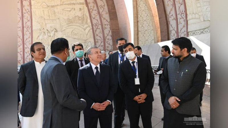 'Президент Покистон миллий ёдгорлик мажмуасига ташриф бюрди'ning rasmi