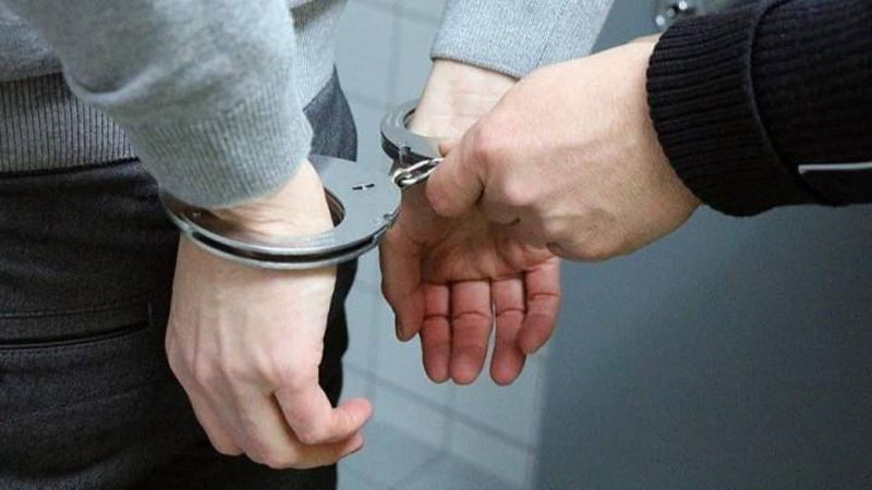 'Farg`onada haydovchilik guvohnomasini tanishlari orqali olib bermoqchi bo`lgan shaxs qo`lga olindi'ning rasmi