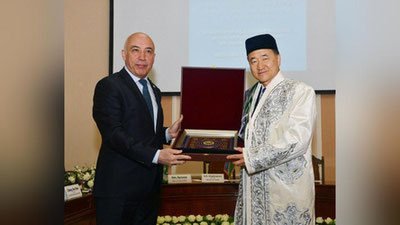 'Koreya respublikasi Sog`liqni saqlash va ijtimoiy ta`minot vaziriga faxriy professor unvoni berildi'ning rasmi