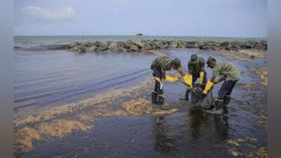 'Shri-Lankada 30 tonna neft suvga to`kildi'ning rasmi