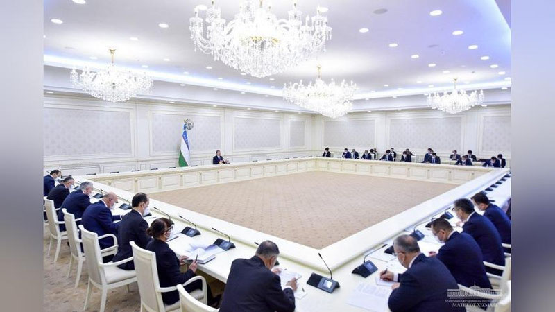 Изрображение 'Минтруда сократит число должностей, требующих наличия высшего образования'