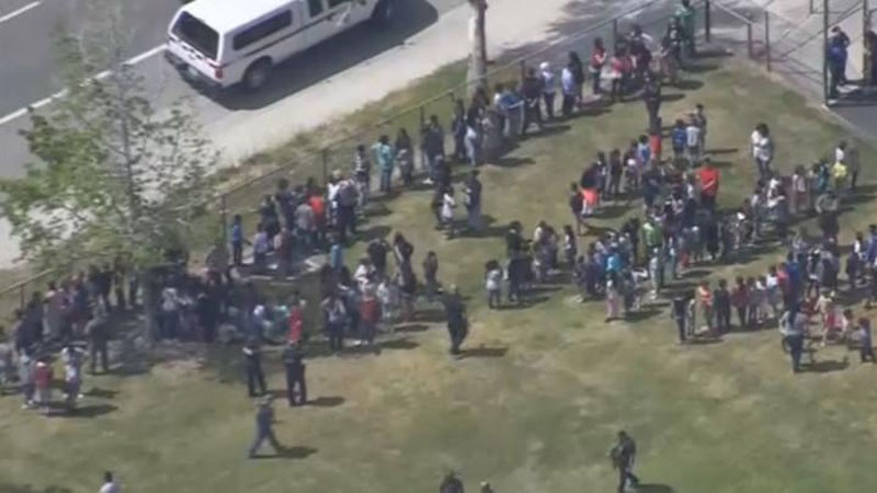 'Kaliforniya maktablaridan birida bo`lgan otishmada 2 kishi halok bo`ldi (Video)'ning rasmi