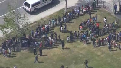 '​Kaliforniya maktablaridan birida bo`lgan otishmada 2 kishi halok bo`ldi (Video)'ning rasmi