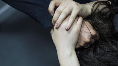 'Qashqadaryoda yosh juvon jazmani tomonidan ayovsiz kaltaklanib, yalong`och holda uyiga tashlab ketildi'ning rasmi