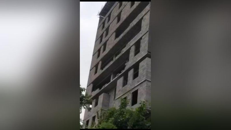 Изрображение 'Обрушение стены здания во время ветра в Ташкенте: комментарий Минстроя (видео)'