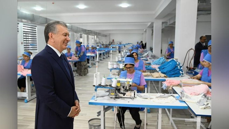 Изрображение 'Шавкат Мирзиёев посетил Центр легкой промышленности и логистики в Учкуприке'