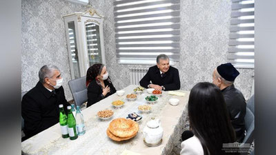 'Prezident Buxorodagi zamonaviy uylardagi xonadonda mehmon bo`ldi'ning rasmi