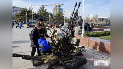 Изрображение 'Выставка военной техники проходит на площади Дружбы народов (фото)'