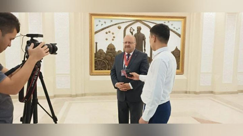 'Турк профессори: Конгрeсснинг аҳамияти буюк алломалар асарлари чeт тилларига таржима қилиниб, дунёга тақдим этилаётганида'ning rasmi
