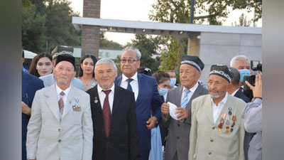 'Jizzaxda "uch avlod uchrashuvi" o`tkazildi (foto)'ning rasmi