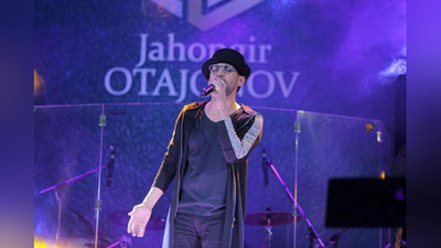 '​Jahongir Otajonovning Yulduz Usmonovaga javobi sahnada jarang sochdi (Video)'ning rasmi