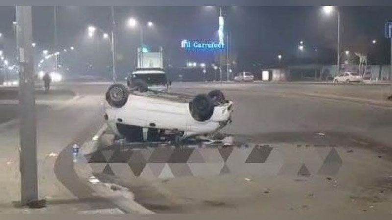 Изрображение 'Пьяный водитель спровоцировал ДТП на улице Фаргона йули в Ташкенте'