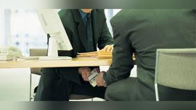 'Qorako`lda maktab direktori pora bilan ushlandi'ning rasmi