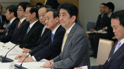 'Yaponiya hukumati to`liq tarkibda iste`foga chiqdi'ning rasmi