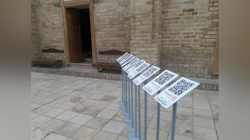 Изрображение 'ОБЪЕКТЫ ТУРИНДУСТРИИ САМАРКАНДА И ШАХРИСАБЗА ОСНАСТИЛИ QR-КОДАМИ (ФОТО)'
