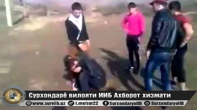 'Surxondaryoda bezorilar bir guruh bo`lib voyaga etmagan yigitni, ularni to`xtatmoqchi bo`lgan IIB xodimlarini do`pposlashdi'ning rasmi