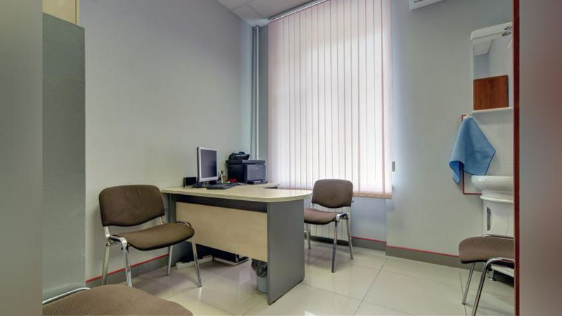 Изрображение 'В Ташкенте из-за возможного контакта с зараженным закрыли семейную поликлинику №62'