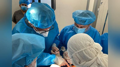 'Italiyalik travmatolog o`zbekistonlik hamkasblari bilan noyob operasiyalar o`tkazdi'ning rasmi