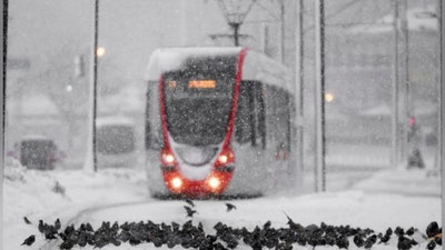 'Istanbulda yoqqan qor balandligi 20 santimetrga etdi. Ta`lim muassasalari yopildi'ning rasmi