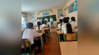 'Тошкент шаҳрида 69 та, Сурхондарёда 169 та, Қорақалпоғистонда 128 та, Сирдарёда 54 та, Фарғонада 162 та, Тошкент вилоятида 147 та мактабларда муҳит қониқарсиз деб топилди'ning rasmi