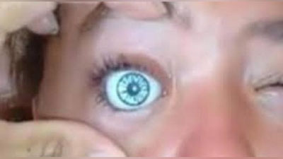 '​11 ёшли қиз қўғирчоғининг кўзини ўзига ўрнатди (Видео) 'ning rasmi