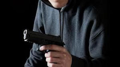 'АҚШда спиртли ичимликлар дўкони соҳибаси босқинчини отиб қўйди (Видео)'ning rasmi