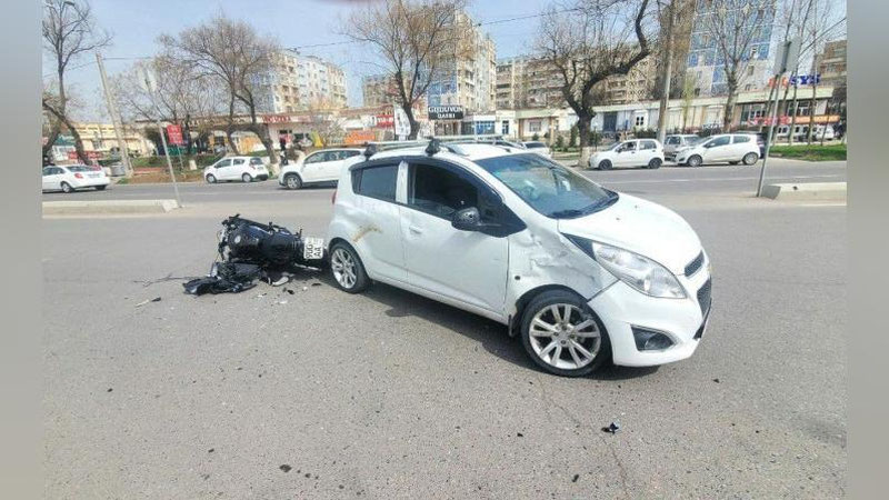 Изрображение 'На Юнусабаде водитель "Спарка" не пропустил мотоциклиста и отправил его в больницу'