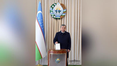 'ПРЕЗИДЕНТ ШАВКАТ МИРЗИЁЕВ САЙЛОВДА ОВОЗ БЕРДИ'ning rasmi