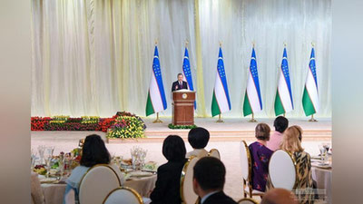 'Prezident mehnat bilan band bo'lgan va rahbar ayollarning jamiyatdagi ulushi haqida gapirdi'ning rasmi