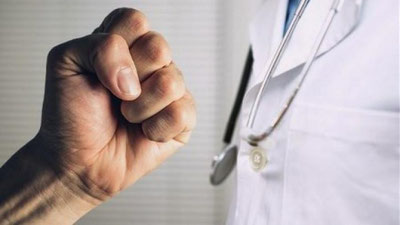 Изрображение 'Врач скорой помощи в Джизаке оказался на больничной койке после избиения'