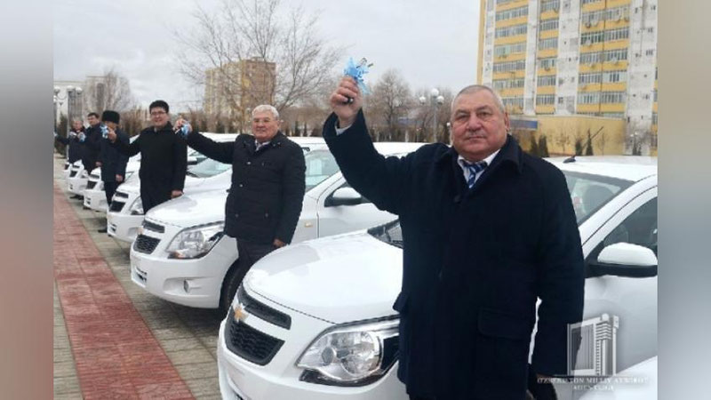 'Xalq qabulxonalariga navbatdagi Cobalt rusumli xizmat avtomashinalari tantanali topshirildi'ning rasmi