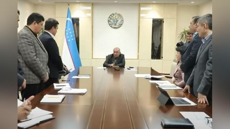 'Zoyir Mirzaev murojaatchini sarson qilgan uch mansabdorni egallab turgan lavozimidan ozod qildi'ning rasmi