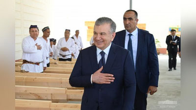 'Фарғонада Президентга ҳунарманд шогирд деб таништирилганлар ҳоким ҳайдовчиси ва мактаб директор ўринбосари эканлиги тасдиқланди'ning rasmi