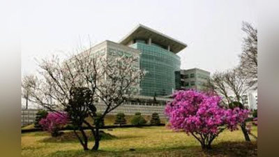 'INHA UNIVERSITETI 8-O`RINGA ChIQDI'ning rasmi