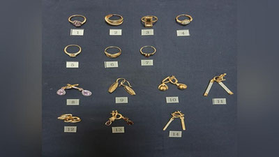 '​“Qizil” yo`lakda sarg`aygan taqinchoqlar'ning rasmi