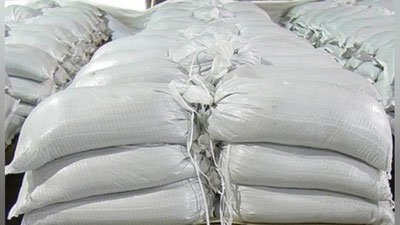 'Qashqadaryoda "Isuzu" yuk avtomashinasidagi shakar selitra bo`lib chiqdi 'ning rasmi