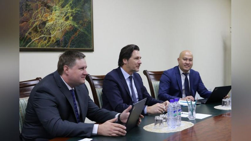 'MICROSOFT KORPORASIYaSINING MDH MAMLAKATLARIDAGI BOSh DIREKTORI RONALD BINKOFSKI O`ZBEKISTONDA'ning rasmi