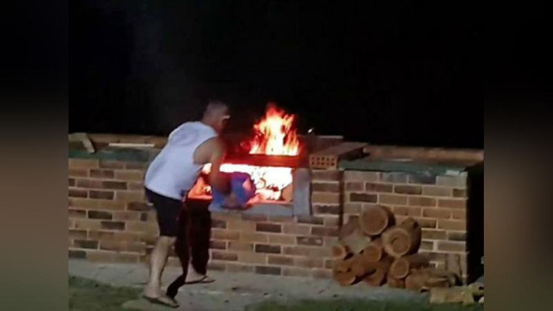 Изрображение 'АВСТРАЛИЕЦ ЕДВА НЕ СЖЕГ СЕБЯ РАДИ ВИРУСНОГО ВИДЕО'