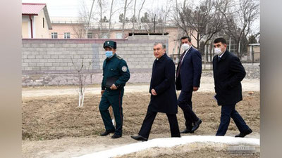 Изрображение 'Президент посетил неблагополучную махаллю в Намангане и выслушал жалобы населения (видео)'