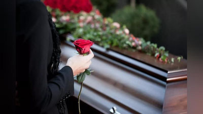 'Dafn etilgan erkak etti soatdan so`ng uyiga kirib keldi'ning rasmi