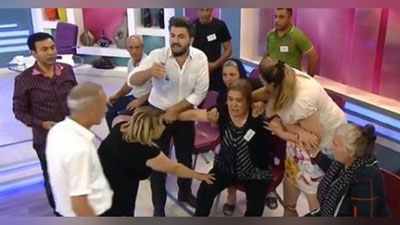 'Onaizorga jonli efirda o`g`lining o`ldirilgani xabar qilindi (Video)'ning rasmi