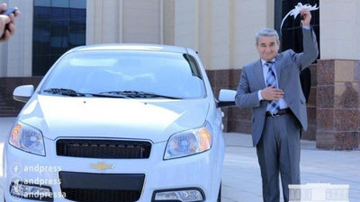 Изрображение 'СМИ: Хокимы не смогут дарить автомобили по своему усмотрению'