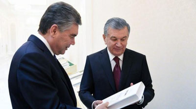 Изрображение 'Книги президента Туркменистана о коврах и чае издали в Узбекистане (видео)'