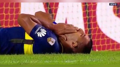 'Аргентиналик футболчи бир метрлик масофадан очиқ дарвозага тўп киритолмади (Видео)'ning rasmi