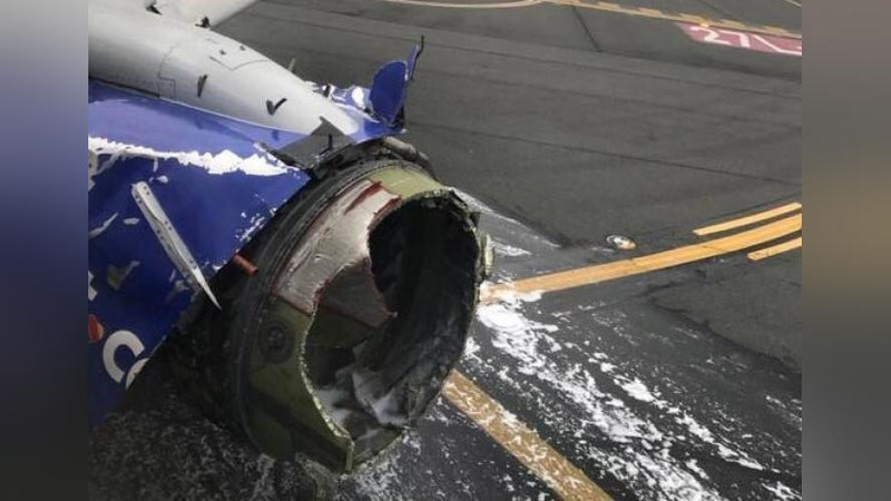 Изрображение 'ДВИГАТЕЛЬ ПАССАЖИРСКОГО САМОЛЕТА В США ВЗОРВАЛСЯ В ВОЗДУХЕ'