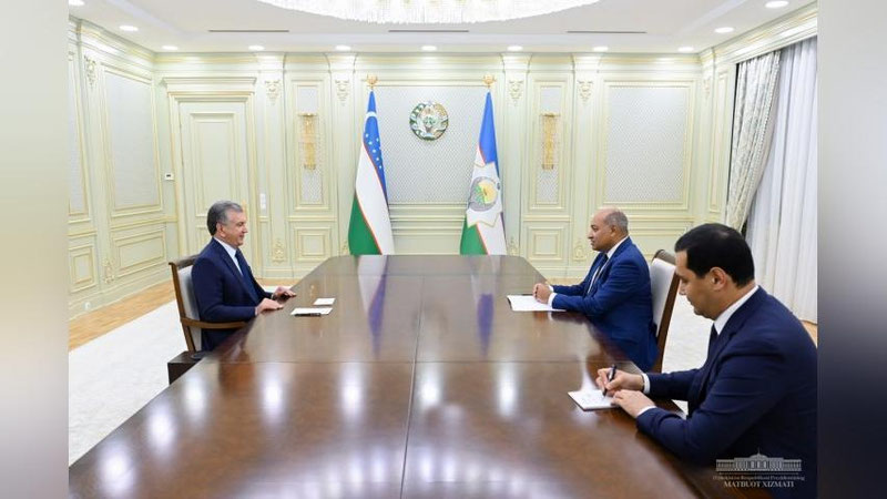 'Prezident maslahatchisi bilan 2022-2026 yillarga mo`ljallangan Taraqqiyot strategiyasi bo`yicha muhokama o`tkazdi'ning rasmi