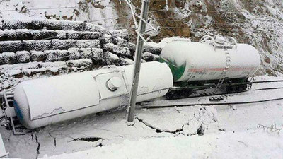 '​“Toshkent—Andijon” poezdlar qatnovi nega to`xtab qoldi? Qamchiqdagi temir yo`lda nima bo`lgan?  'ning rasmi